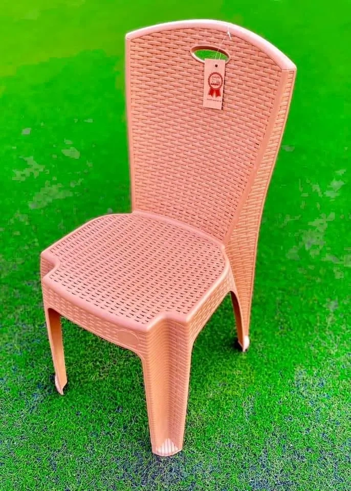 كرسي بلاستيك الليث المتين والمريح للاستخدام اليومي - بيج