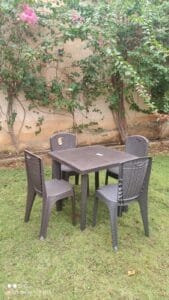 طقم طاولة مستطيل رجل بلاستيك مع 4 كراسي الليث واسع ومتين