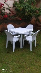 طقم طاولة مربع رجل بلاستيك مع 4 كراسي الوسام