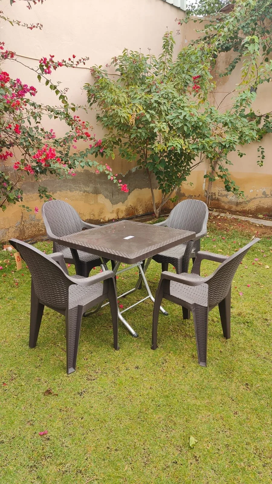 طقم طاولة مستطيل تسفيط مع 4 كراسي الوسام واسع وأنيق