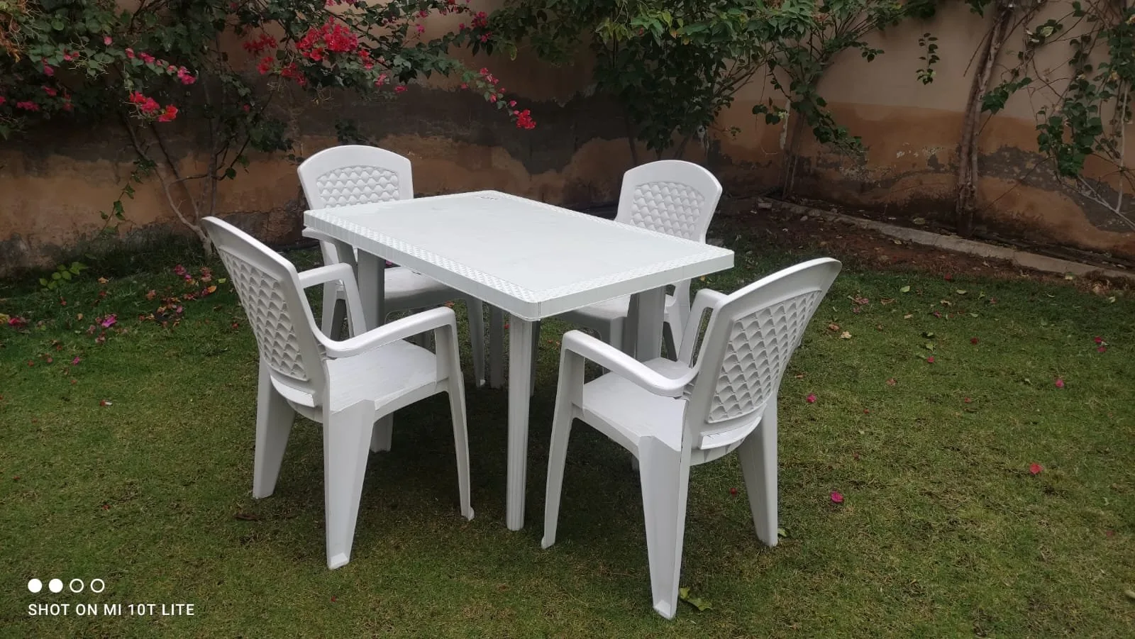 طاولة مستطيل رجل بلاستيك مع 4 كراسي الفخامة واسعة وعملية للعائلات