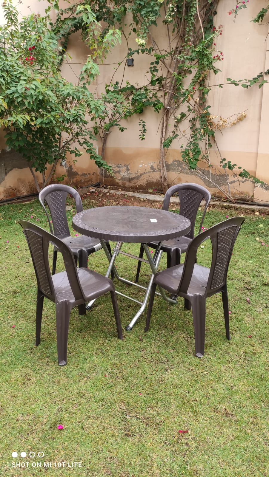 طقم طاولة دائري تسفيط مع 4 كراسي العزايم فاخر ومتين للطعام - بني