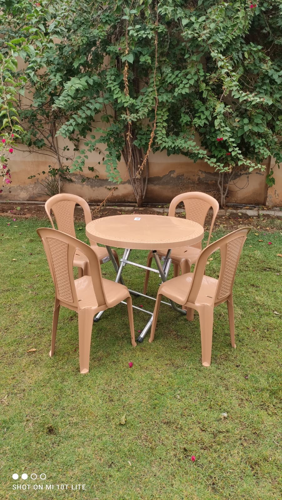 طقم طاولة دائري تسفيط مع 4 كراسي العزايم فاخر ومتين للطعام - بيج