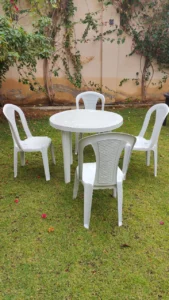 طقم طاولة دائري رجل بلاستيك مع 4 كراسي العزايم عملي وأنيق للطعام